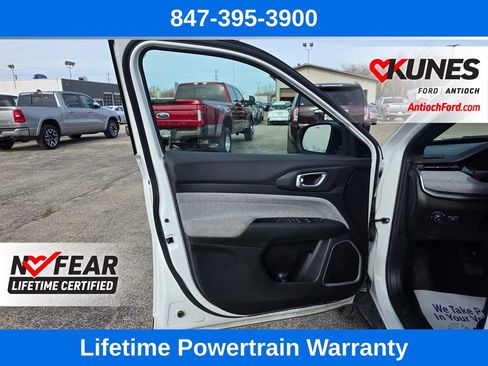Used 2025 Jeep Compass Latitude image 13
