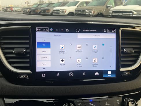 Used 2025 Chrysler Pacifica Select FWD image 29
