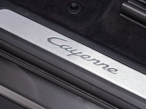 Used 2020 Porsche Cayenne image 14