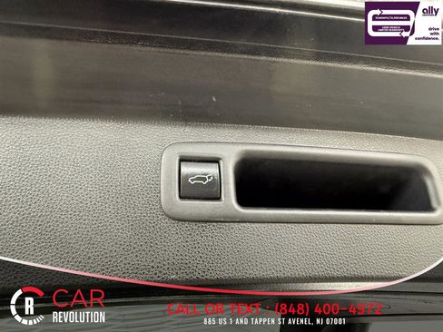 Used 2022 Toyota Highlander XLE image 8