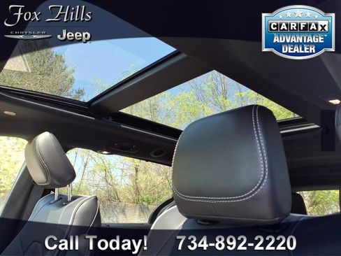 Used 2026 Chrysler Pacifica Limited FWD image 17