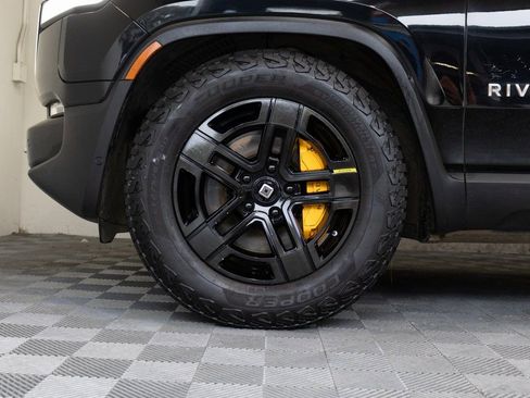 Used 2022 Rivian R1T Adventure image 9