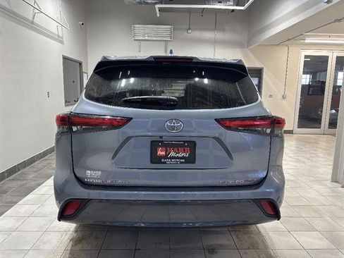 Used 2021 Toyota Highlander Limited image 3