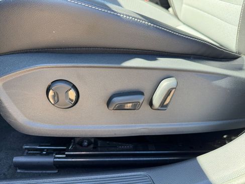 Used 2025 Volkswagen Jetta SE image 23