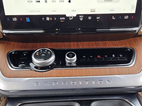 Used 2025 Ford Expedition King Ranch AWD/4WD image 17