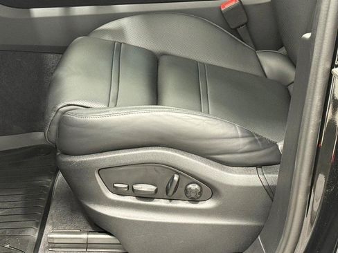 Certified 2025 Porsche Cayenne image 25