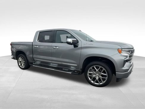 Used 2025 Chevrolet Silverado 1500 High Country w/ High Country Premium Package AWD/4WD image 2