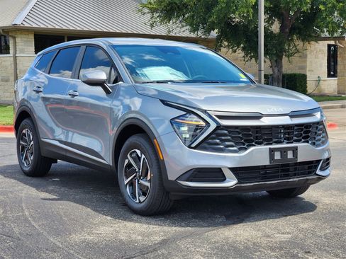 New 2025 Kia Sportage LX image 3