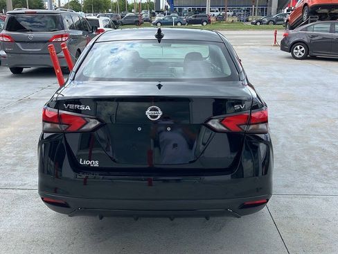 Used 2021 Nissan Versa SV FWD image 3