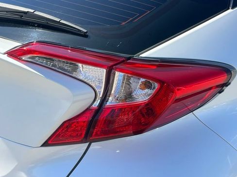 Used 2018 Toyota C-HR XLE FWD image 29