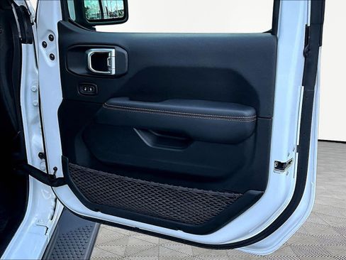 Used 2021 Jeep Wrangler Unlimited Sahara AWD/4WD image 28