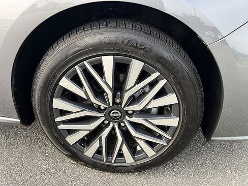 Certified 2025 Nissan Altima 2.5 SV FWD image 12