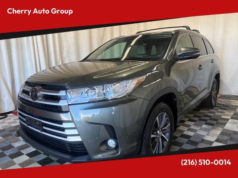 Used 2017 Toyota Highlander XLE image 1