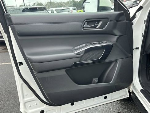 Certified 2024 Nissan Pathfinder SV image 11