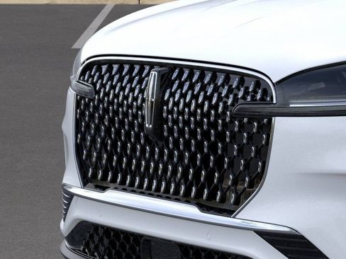 Used 2026 Lincoln Aviator AWD image 17