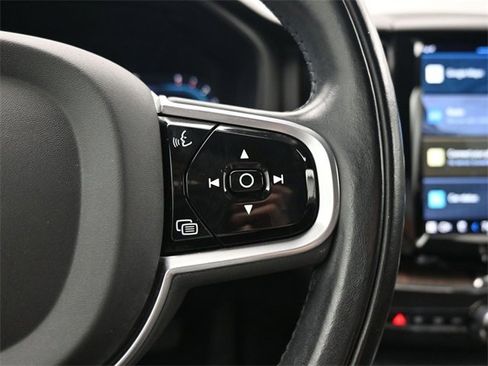 Used 2022 Volvo XC60 B5 Inscription image 25