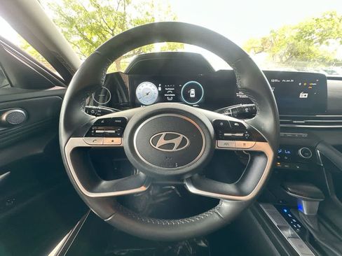 Used 2025 Hyundai Elantra SEL FWD image 15