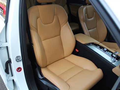 Used 2016 Volvo XC90 T8 Momentum w/ Vision Package image 33