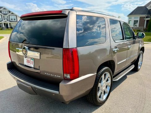 Used 2014 Cadillac Escalade Luxury AWD/4WD image 5