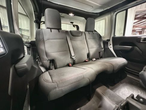 Used 2026 Jeep Wrangler Unlimited Rubicon AWD/4WD image 32