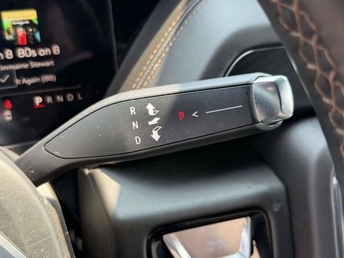 Used 2025 GMC Yukon XL AT4 w/ AT4 Premium Package AWD/4WD image 14
