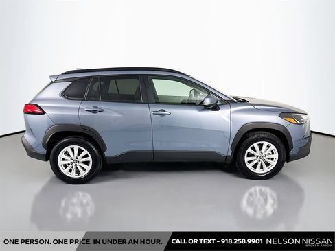 Used 2024 Toyota Corolla Cross LE w/ Moonroof Package AWD/4WD image 4