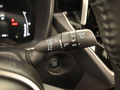 Used 2025 Toyota Corolla Cross XLE w/ Convenience Package image 15