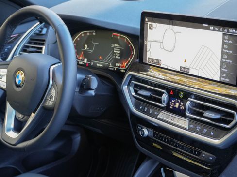 Certified 2025 BMW X4 xDrive30i image 11