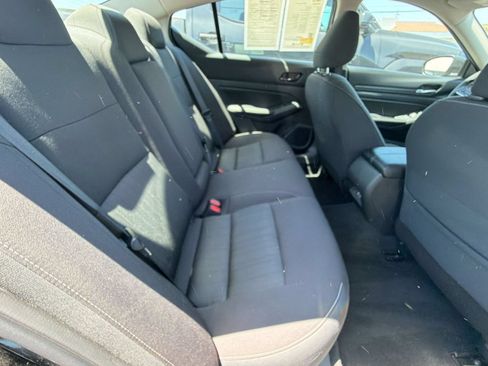 Used 2025 Nissan Altima 2.5 SV FWD image 25
