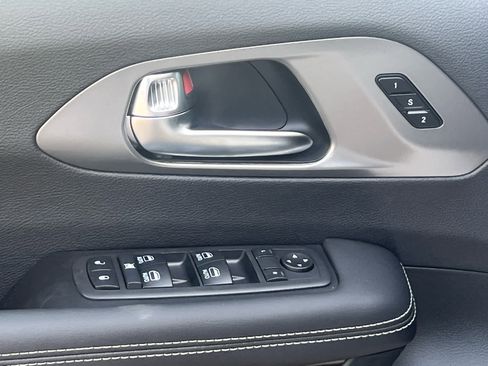 New 2025 Chrysler Pacifica Select w/ Uconnect Theater Family Group image 21