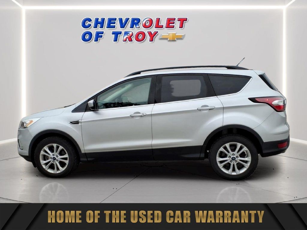 Used 2017 Ford Escape SE w/ Equipment Group 201A FWD image 5