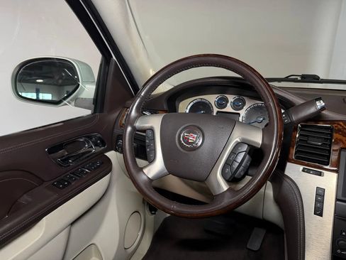 Used 2014 Cadillac Escalade Platinum AWD/4WD image 29
