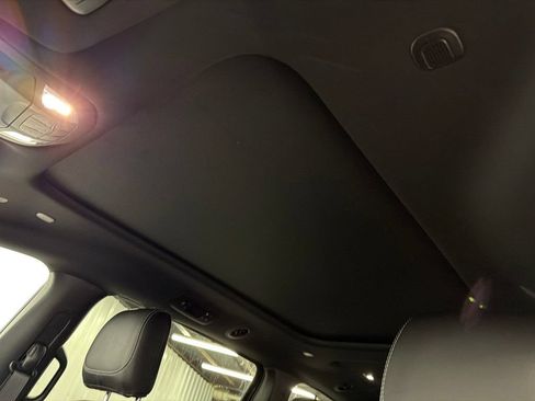 New 2027 Chrysler Pacifica Limited FWD image 19