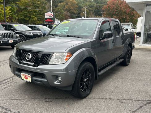 Used 2018 Nissan Frontier SV w/ Value Truck Package image 4