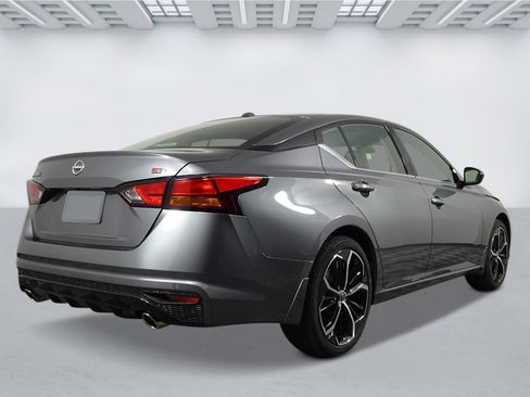 New 2025 Nissan Altima 2.5 SR w/ SR Premium Package FWD image 5