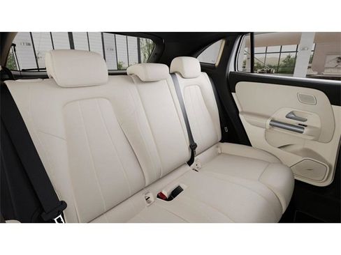 New 2025 Mercedes-Benz GLA 250 4MATIC image 5