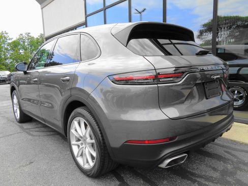 Used 2022 Porsche Cayenne AWD/4WD image 7