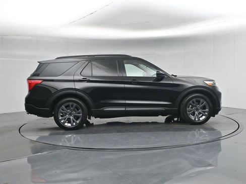Used 2022 Ford Explorer XLT w/ Equipment Group 202A RWD image 28