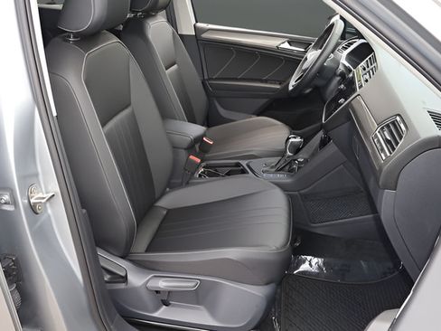 Used 2024 Volkswagen Tiguan SE FWD image 20