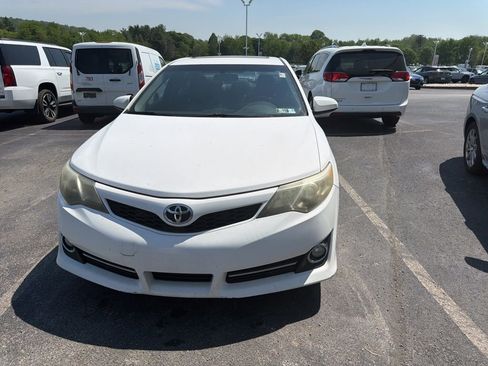 Used 2012 Toyota Camry SE FWD image 2
