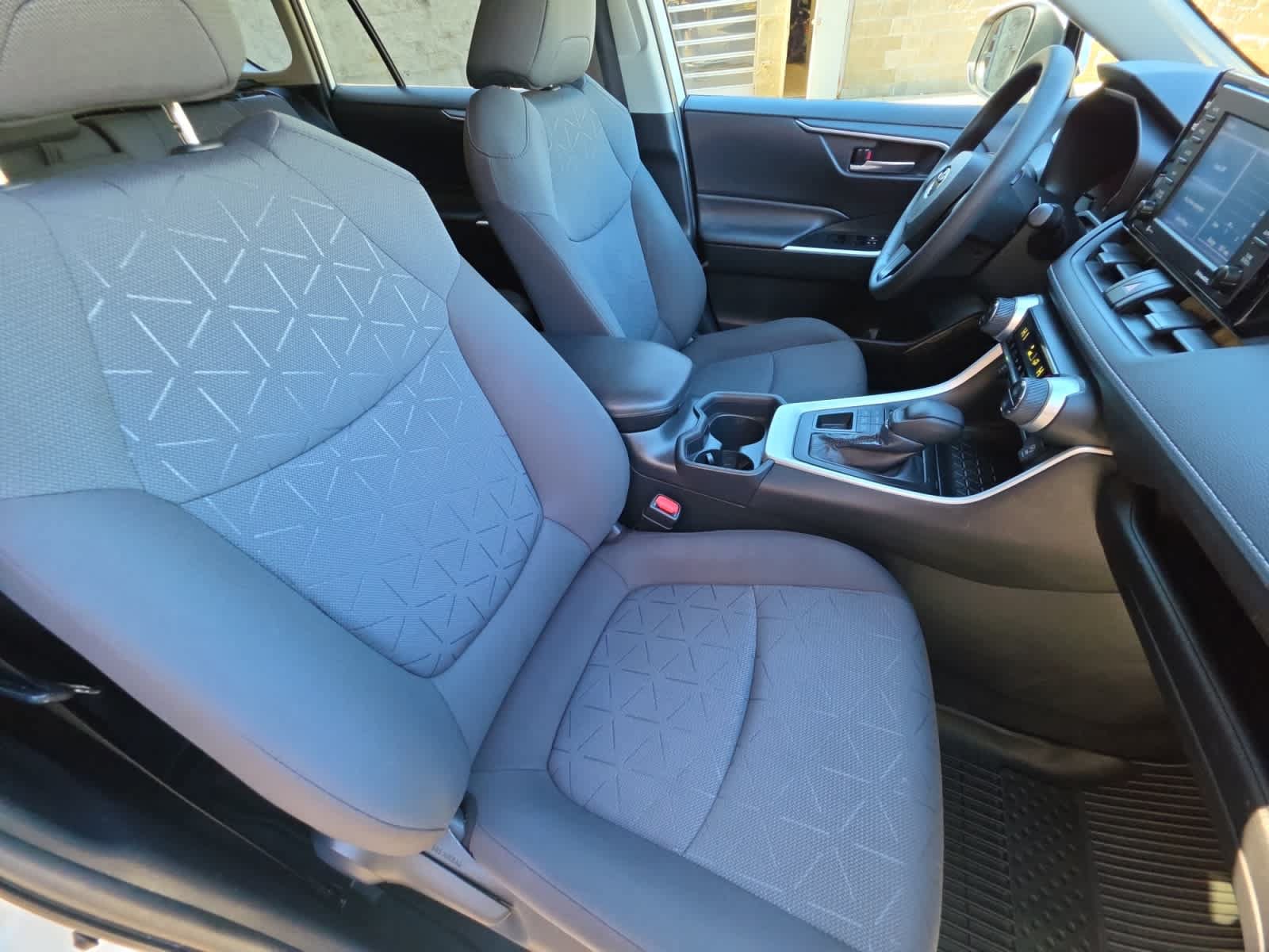 Used 2020 Toyota RAV4 XLE w/ All Weather Liner Package AWD/4WD image 21