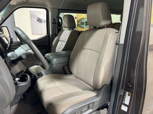 Used 2018 Nissan NV 3500 SL RWD image 38