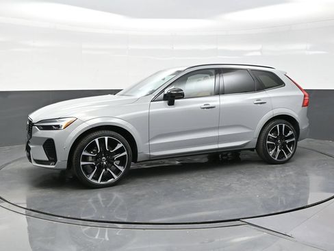 Used 2024 Volvo XC60 B5 Ultimate w/ Protection Package Premier AWD/4WD image 3