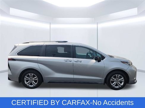 Used 2021 Toyota Sienna XSE AWD/4WD image 2
