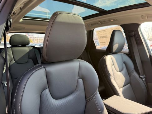 New 2026 Volvo XC60 B5 Ultra image 9