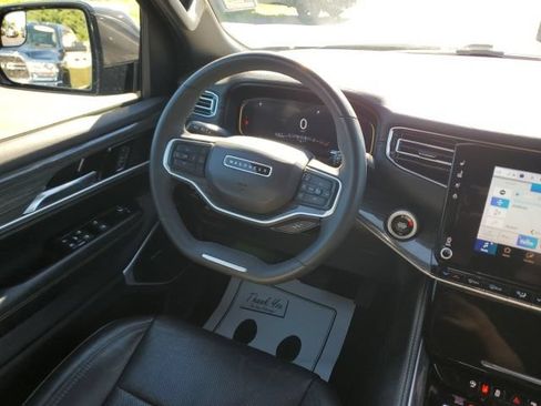 Used 2022 Jeep Wagoneer Series II AWD/4WD image 17