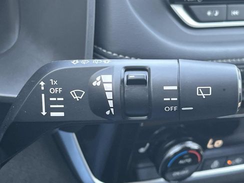 Used 2023 Nissan Rogue SL image 38