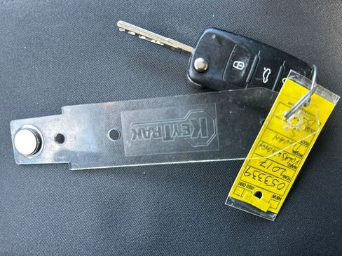 Used 2017 Volkswagen Tiguan S image 29