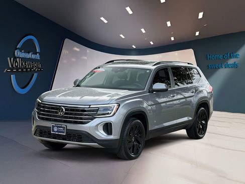Certified 2026 Volkswagen Atlas SE FWD image 9