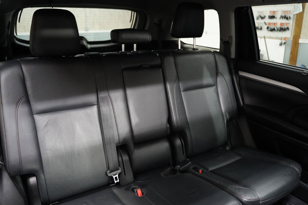 Used 2017 Toyota Highlander XLE AWD/4WD image 36